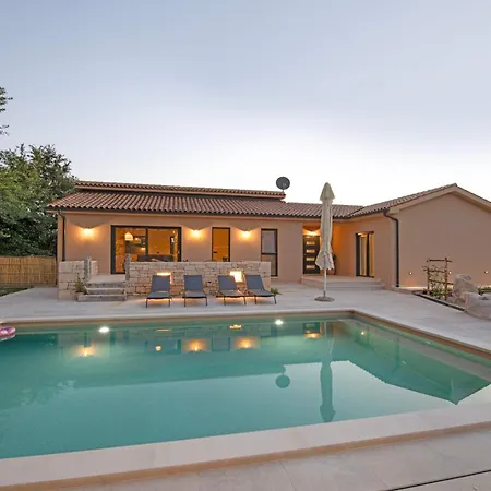 Borgo Viridis, A Peaceful Pool In The Heart Of Istria