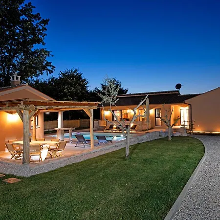 펜션 Borgo Viridis, A Peaceful Pool In The Heart Of Istria